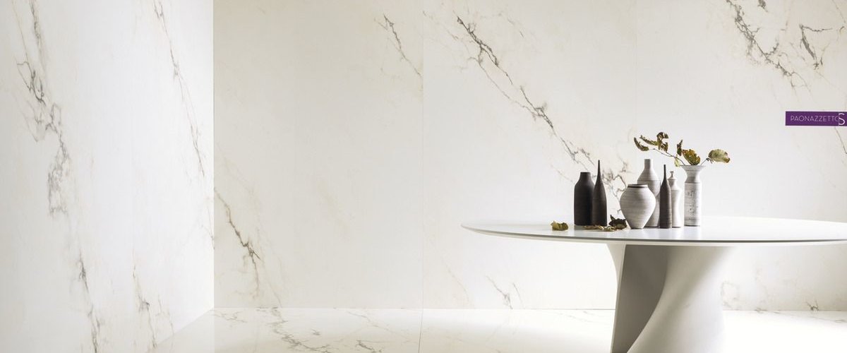 Dlažba Ultra Paonazetto- imitace mramoru bílá s černou žilkou v interiéru