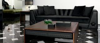 Dlažba Versace Emote imitace mramoru černá a bílá v obývacím pokoji