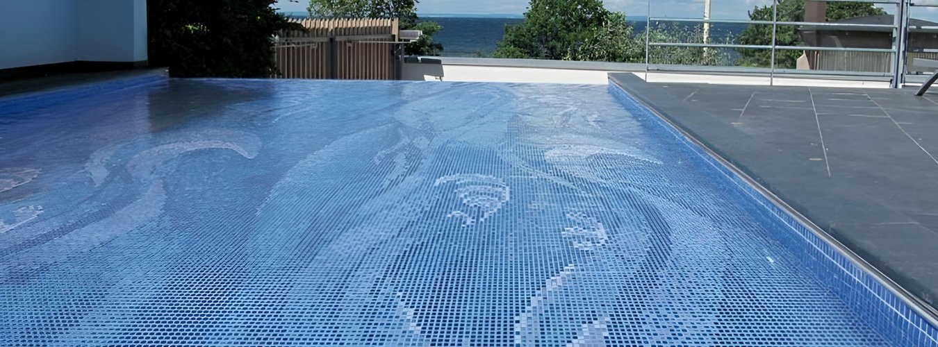 Bazén z mozaiky modrá vzorovaný design