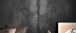 Dlažba imitace betonu černá barva v obývacím pokoji Lemmy