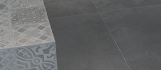 Keramickou dlažbu v designu betonu Make můžete použít i jako obklad