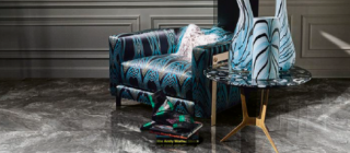 Designová dlažba Roberto Cavalli Rock symphony blues šedá v obývacím pokoji imitace mramoru