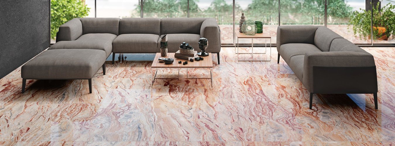 Dlažba marble Orobico červená v obývacím pokoji imitace mramoru