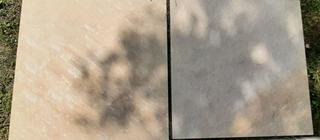 Venkovní dlažba Stonequartz beige imitace kamene v trávě