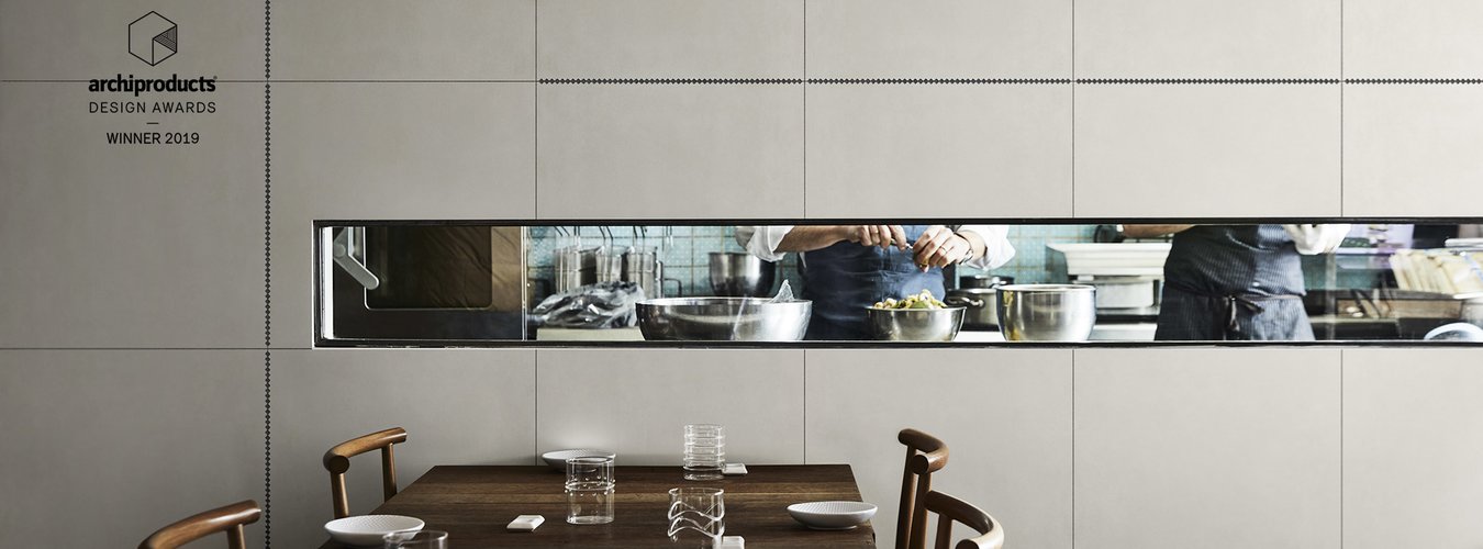 Designový obklad ZIP - bílá barva na stěně v jídelně designová spára