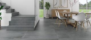 Imitace cementu dlažba Dakar grigio šedá barva v jídelně a na schodech