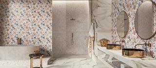 Kolekce Icons značky Versace krásné dekorace v koupelně kombinace bílý mramor a dekor mořský vzhled