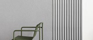 Světle šedé designové obklady do interiéru Rombini Losange Grey + Triangle Large Matt Grey s 3D povrchem