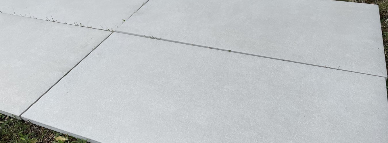 Exteriérová dlažba Glocal Clear v designu betonové stěrky
