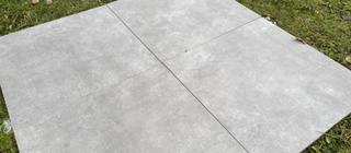 Exteriérová dlažba  Cement v designu betonové stěrky a odstínu Grey