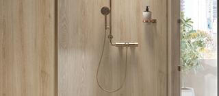 Dlažba dekor dřeva jako obklad ve sprchovém koutě odstín OU 03