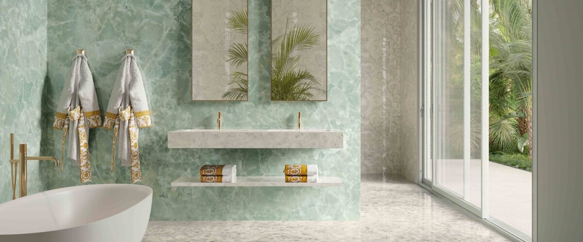 Luxusní obklad a dlažba Versace na podlaze a na stěně v koupelně série Gemstone zelená a šedá