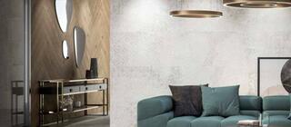 Designová dlažba Bohemian sand bílá barva na stěně i na podlaze v obývacím pokoji